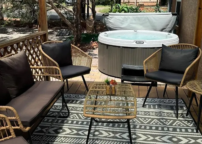 Retreat - Walk To Trails - Hot Tub, Firepit Vakantiehuis *